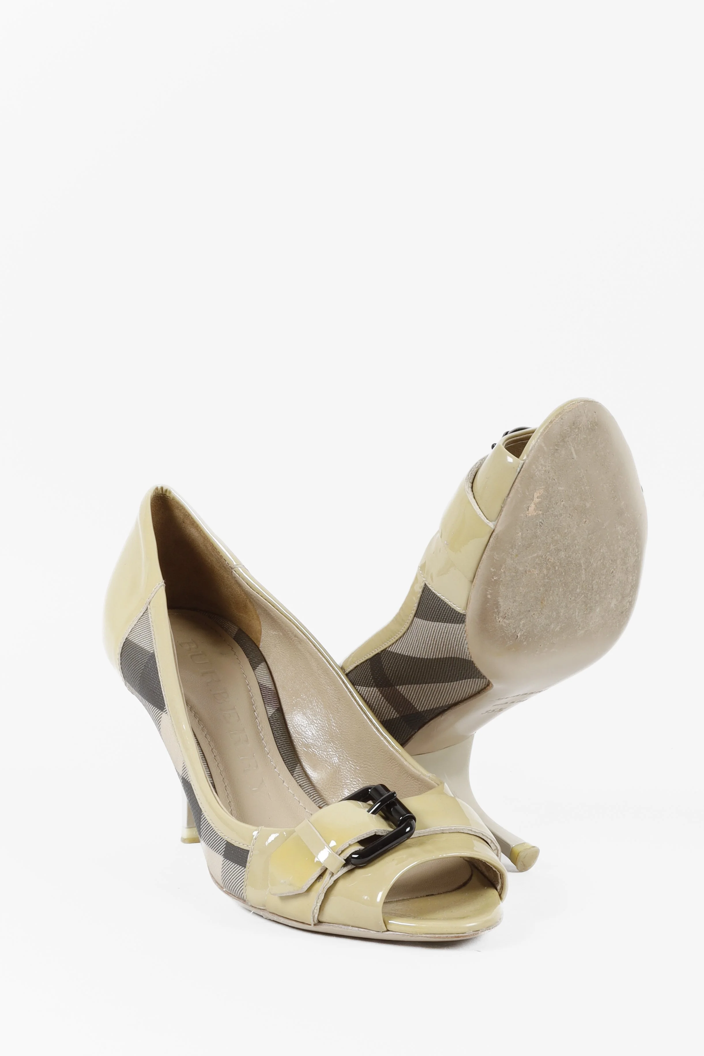 Burberry patent discount leather pumps